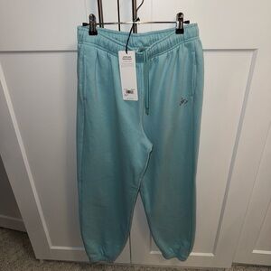 Alo Yoga Accolade Sweatpant in Blue Quartz size small